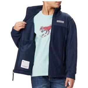 - Navy Blue Columbia fleece jacket.  Zipper closure and zippered hand pock…